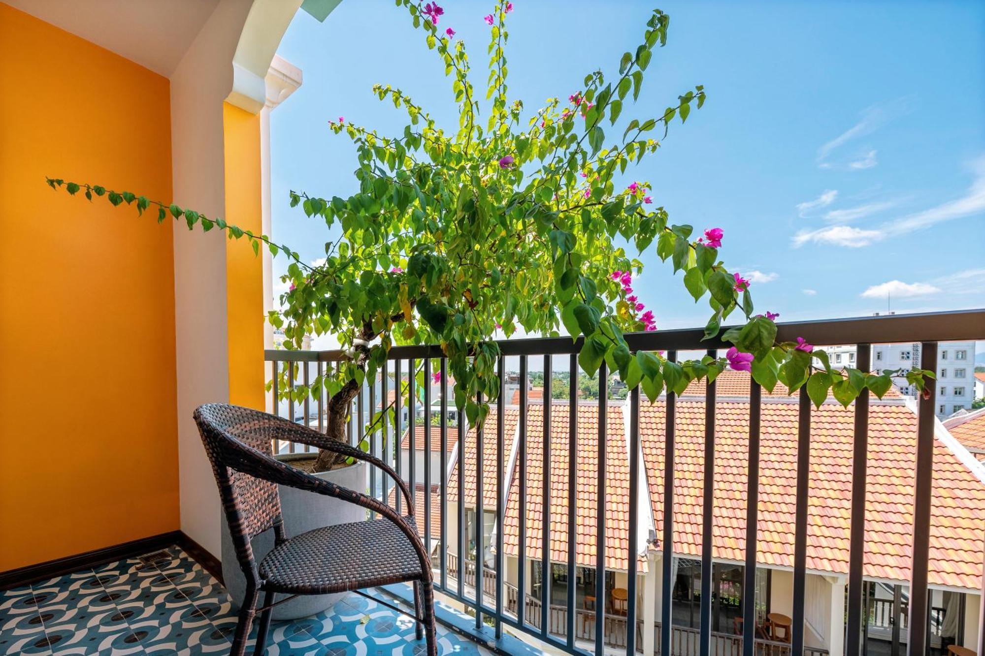 Son Hoi An Boutique Hotel & Spa Room photo A balcony in Vietnam