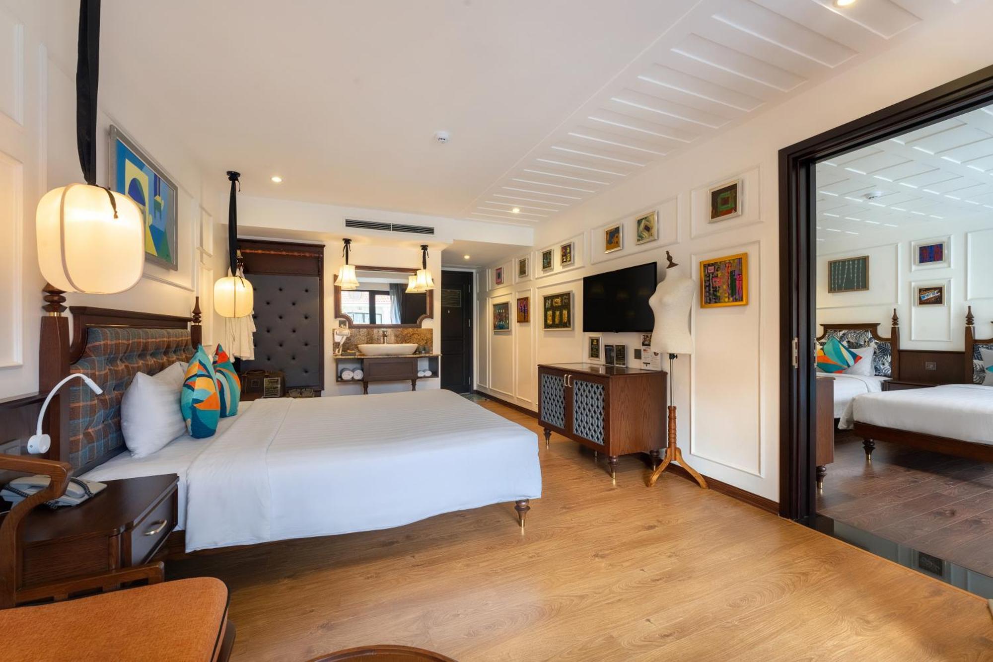 Son Hoi An Boutique Hotel & Spa Exterior photo A room at the hotel